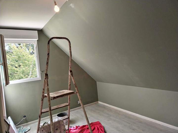 Peintures décoratives et revêtements techniques adaptés