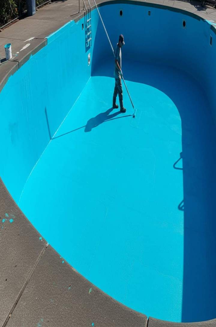 Rénovation peinture spécifique pour bassins durables.